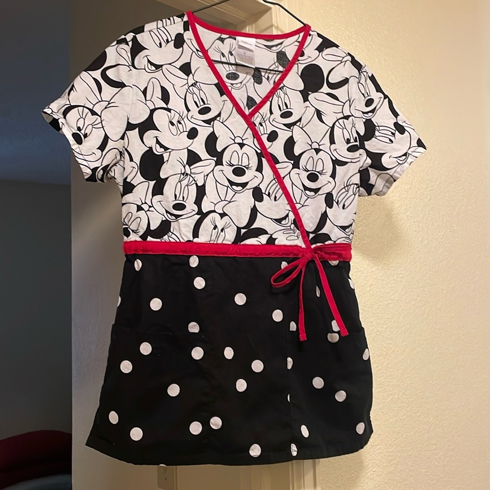 Disney Minnie Mouse scrub top S